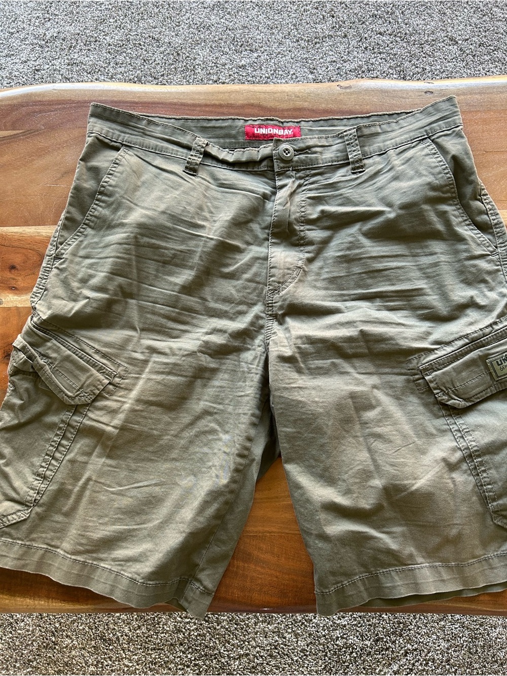 Vintage Y2K UNIONBAY Men's Olive Green Cargo Shorts